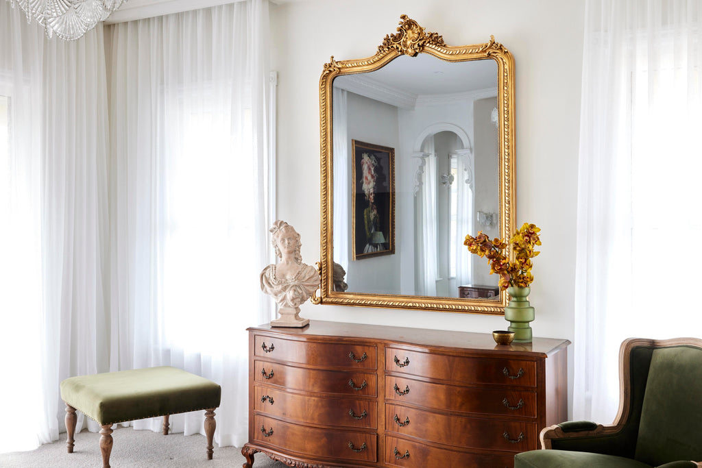 Montpellier Arched TV-Mirror in Ornate Gold Leaf Frame